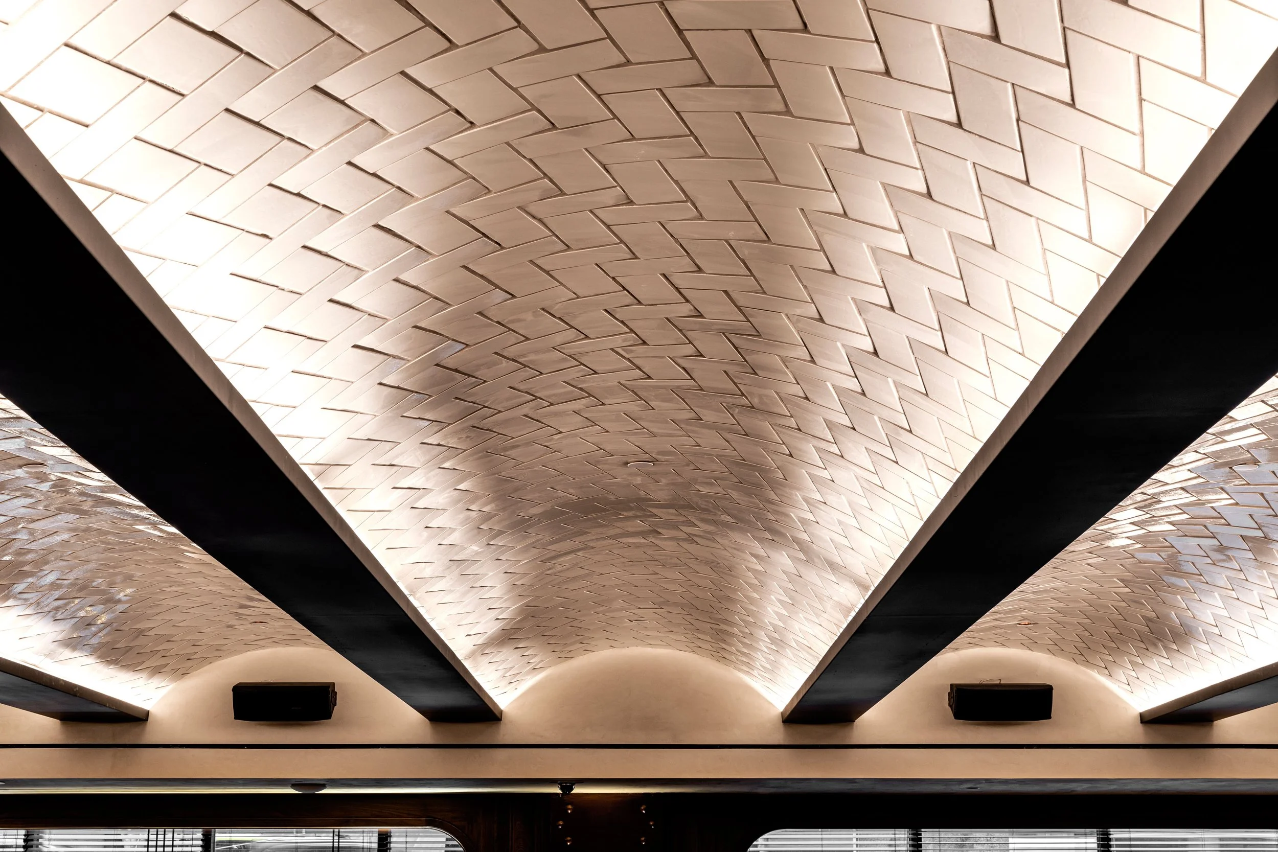 335Mad-24 - Bergamos-Bar-5.jpg