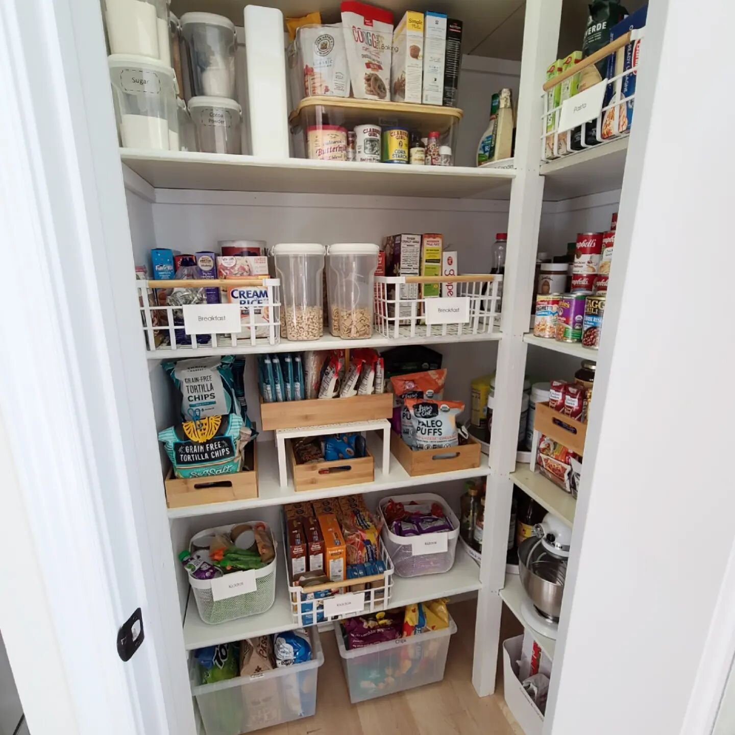 Another day, another pantry, another family finding things more easily!

Being able to see everything you have and finding things quickly is one of the MAJOR  benefits of an organized pantry. Who doesn't want to save time, money, and energy?! 🌟

✔️ 