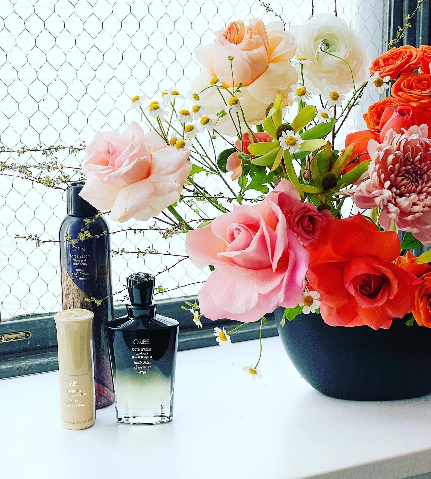 Hair products and flowers in the same building, name a better duo! Have we mentioned lately how much we love sharing space with @meraki_floral_co They make the building look so inviting and smell oh so good!