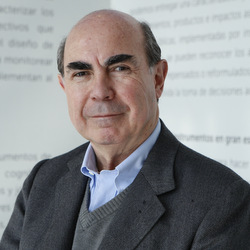 Roberto Méndez, Profesor de la Escuela de Gobierno de la Pontificia Universidad Católica de Chile