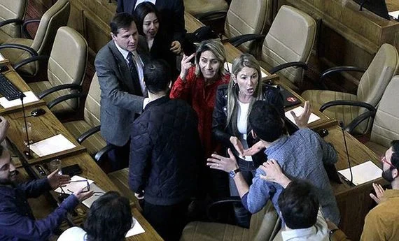 Cámara aprueba congelar alza con "pelotera" 