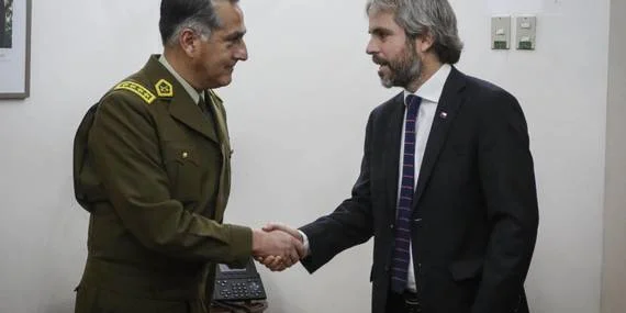 Anuncios sobre uso de armas