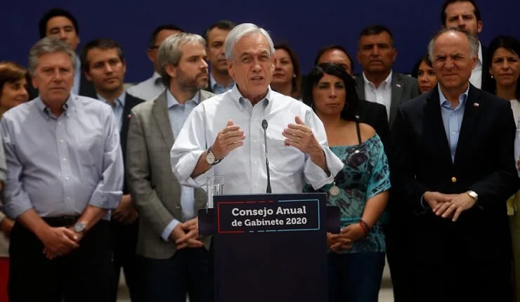 Piñera entrega Hoja de Ruta 2020 para su gobierno   