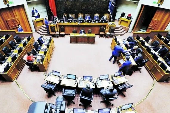 Comisión mixta y correcciones a protección del empleo 