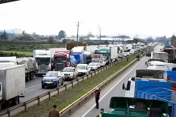Sigue en pie el paro de camioneros 