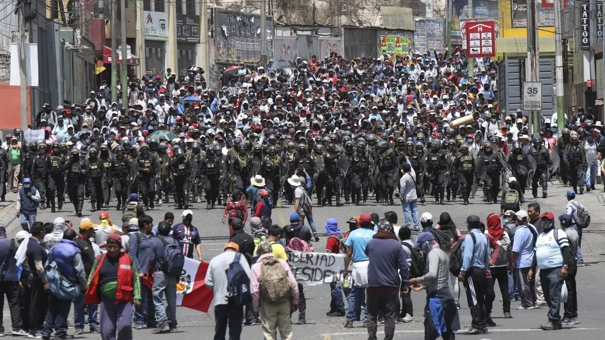 Se agudizan protestas en Perú