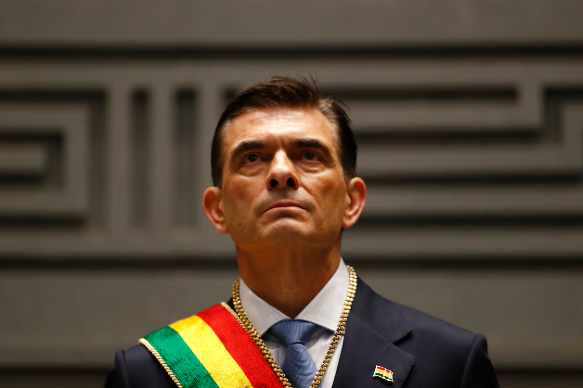 En Bolivia Rodrigo Paz asume presidencia y pone fin a 20 años del MAS