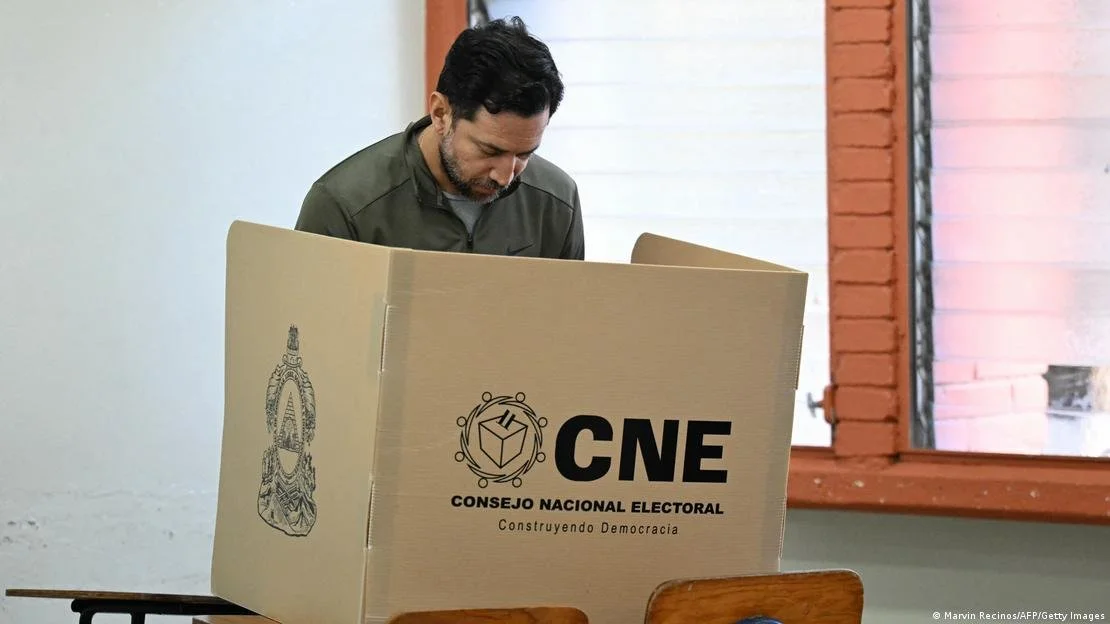  Honduras vota en medio de una contienda presidencial estrecha
