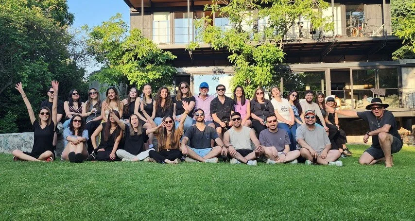 2025 fue un a&ntilde;o desafiante, que nos exigi&oacute; y nos dej&oacute; muchos aprendizajes.
Lo cerramos como equipo, con convicci&oacute;n y la energ&iacute;a puesta en lo que viene para 2026.

Por eso, darnos un espacio para encontrarnos, descon