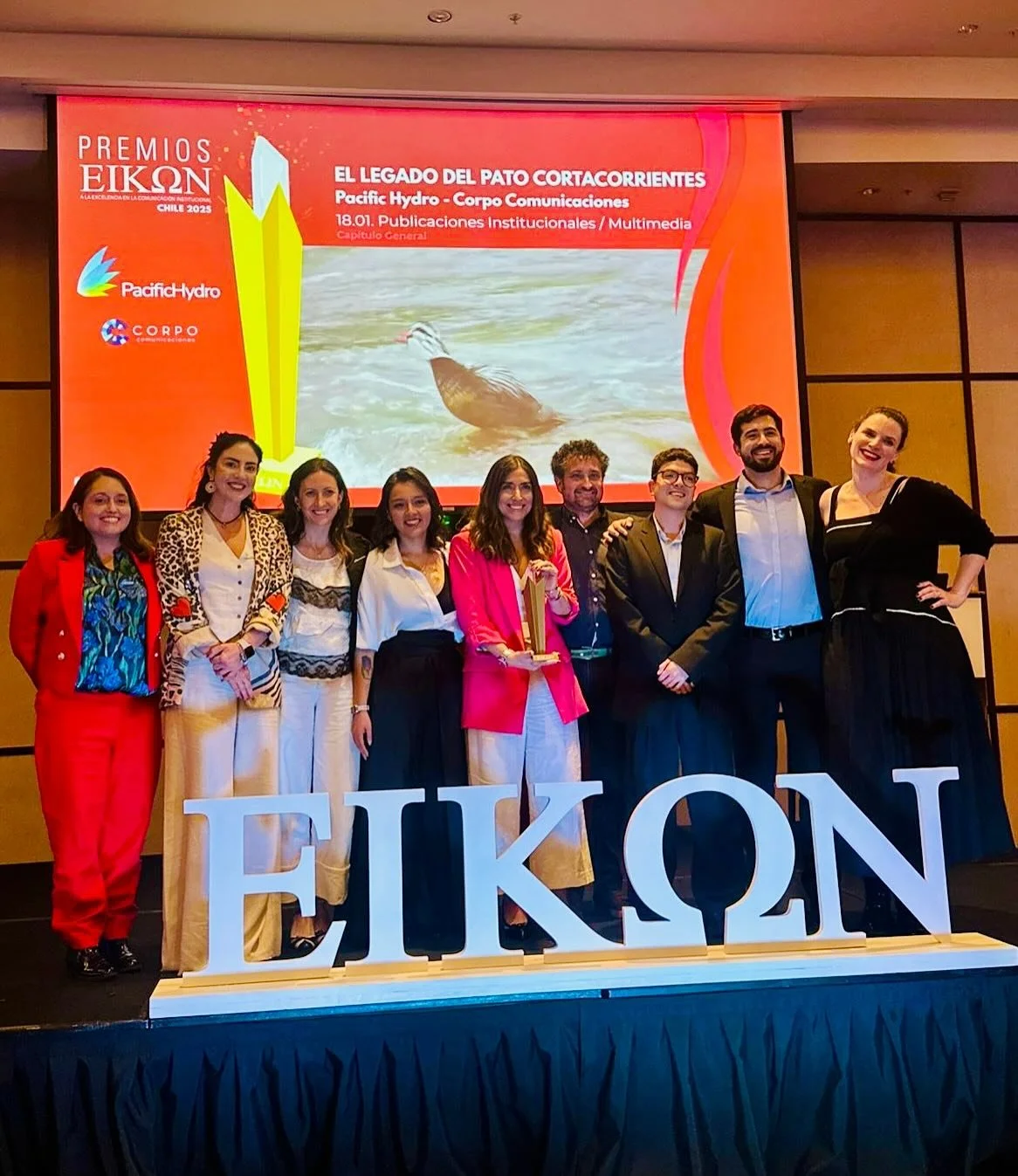 &iexcl;Somos oro nuevamente en Corpo!🏆

En la 7&ordf; edici&oacute;n de @premioseikonchile fuimos reconocidos, junto a nuestros cliente de @pacific_hydro con la distinci&oacute;n m&aacute;xima en la categor&iacute;a Publicaciones Institucionales / M
