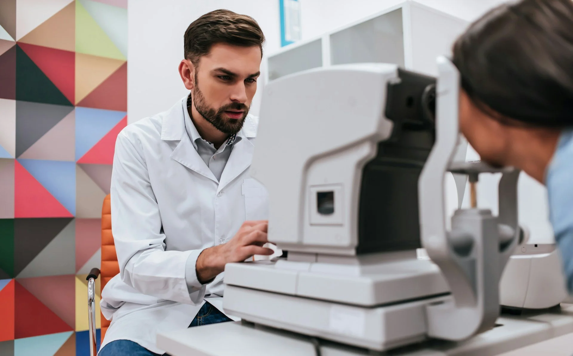 Red Flags That Signal It's Time to Visit an Eye Clinic in Kissimmee