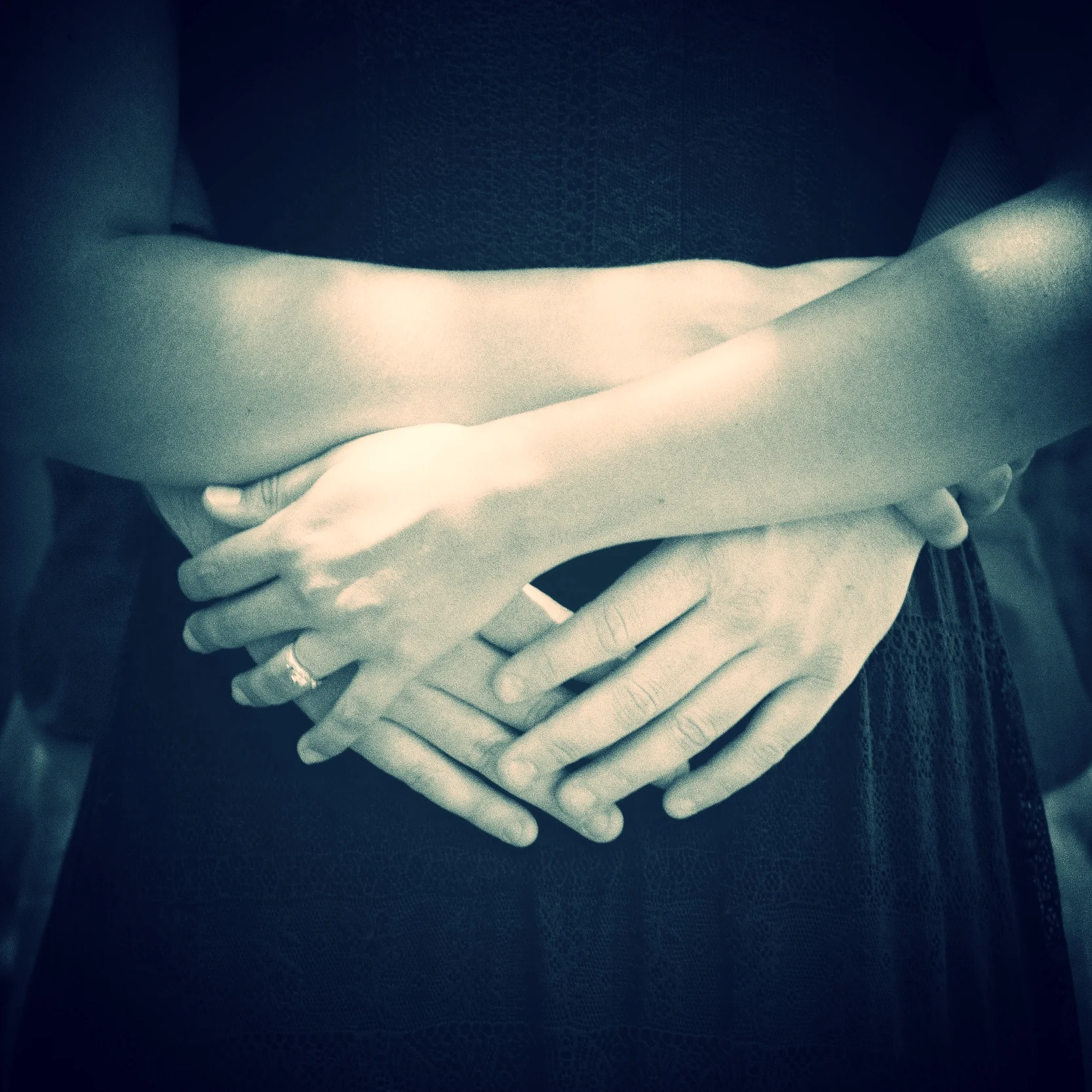 black-and-white-couple-hands-105882.jpg