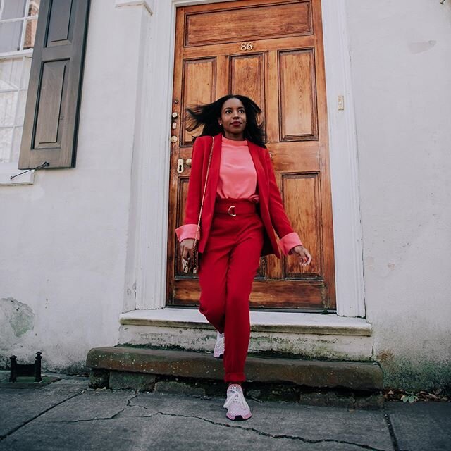 Happy Wednesday. How y&rsquo;all feeling? ❤️
&bull;
&bull;
&bull;
&bull;
&bull;
&bull;
&bull;
&bull;
&bull;
&bull;
 #blazer #girlsinsuits #charlestonblogger #charlestoninfluencer #charlestonbloggers #chs ##browngirlsblog #bloggersoc #ilovecandles #bl