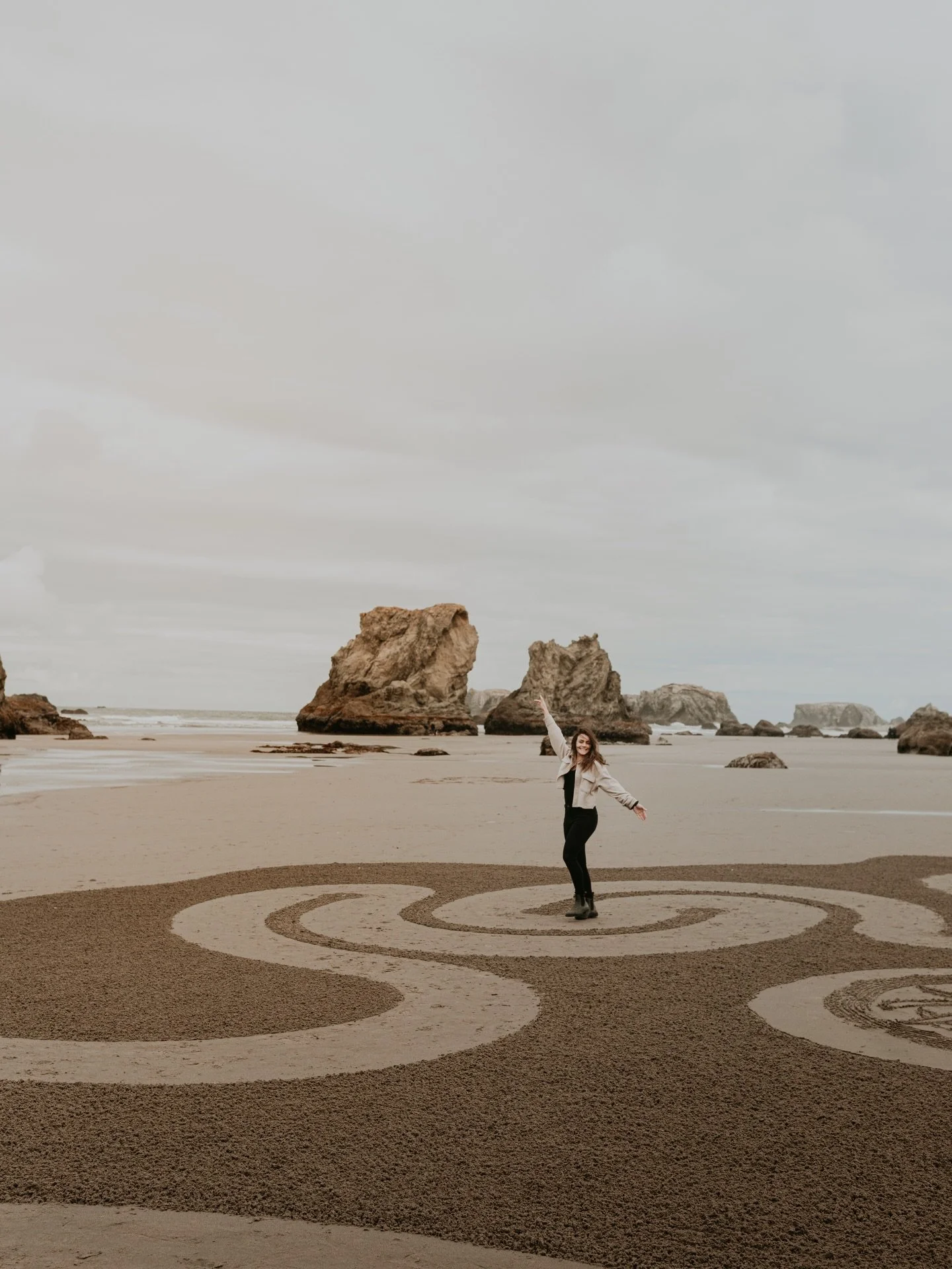 A few years ago I was lucky enough to get to see the circles in the sand in person! What was even more special was that I was able to share this moment with my family 🤍 The artists and volunteers that help to create these intricate designs are such 