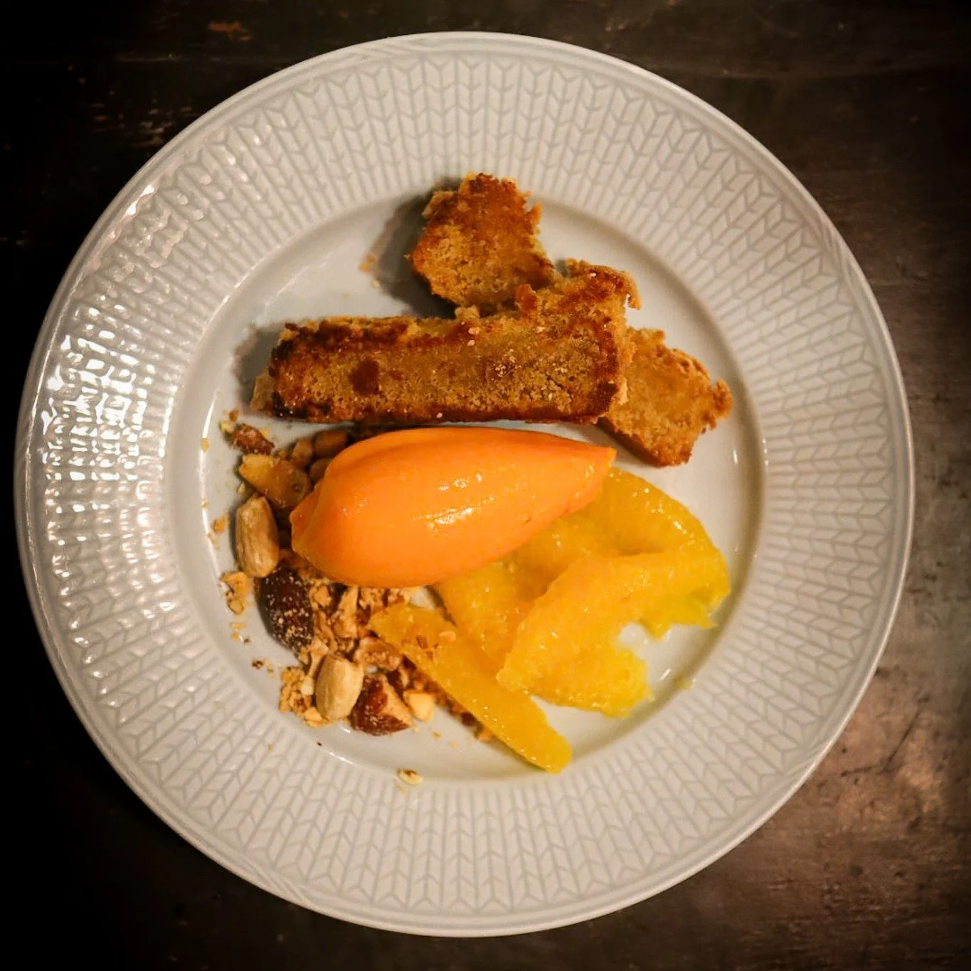 Varva ner efter en arbetsdag, ta en paus fr&aring;n all julshopping och all planering kring jul och ny&aring;r och landa hos oss. L&aring;t oss f&aring; ta hand om er en stund. Det f&ouml;rtj&auml;nar ni!

VARDAGSMENY 495 KR
(g&auml;ller onsdagar och