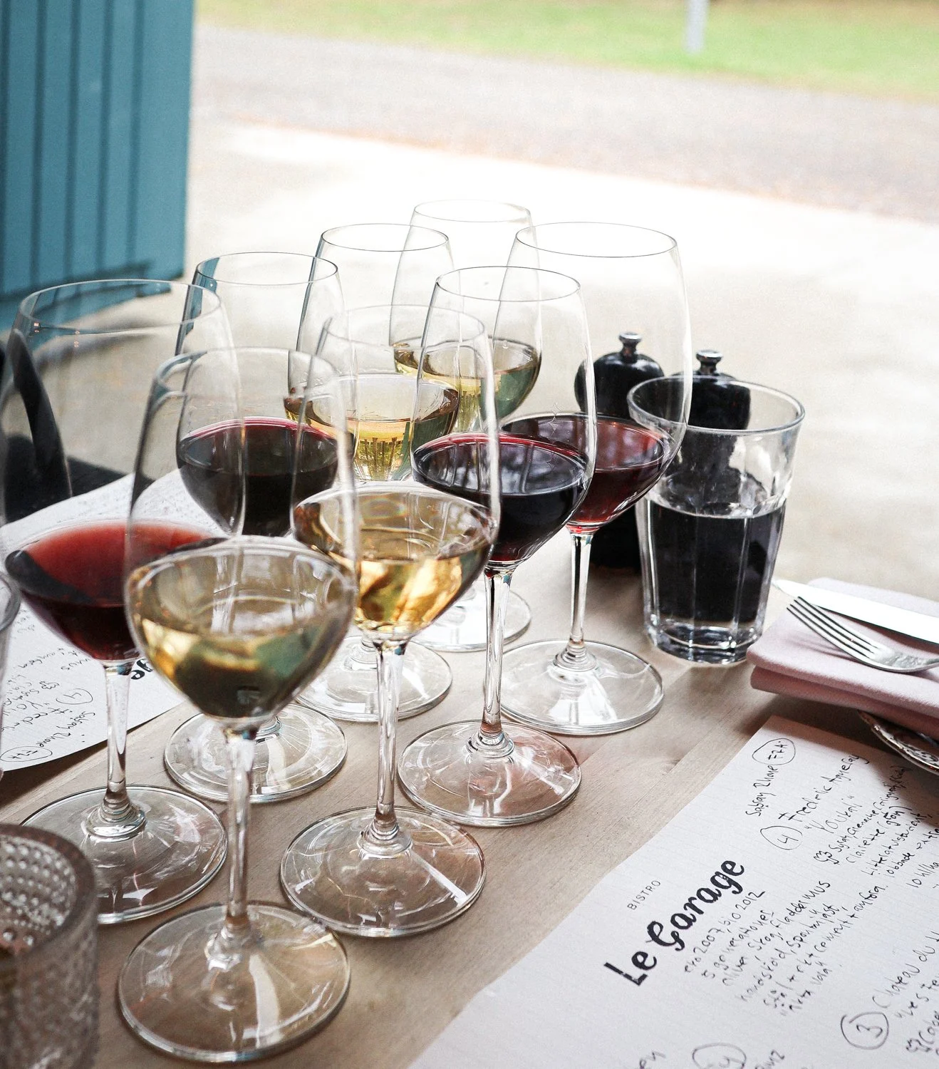 Helgen smygstartar hos oss ❤🥂

Samla v&auml;nner, familj och kollegor och m&ouml;ts vid bordet f&ouml;r en opretenti&ouml;s vinprovning. 
Vi guidar dig genom vinerna och serverar passande tilltugg. 585 kr/person. 

&Ouml;nskar ni &auml;ta middag eft