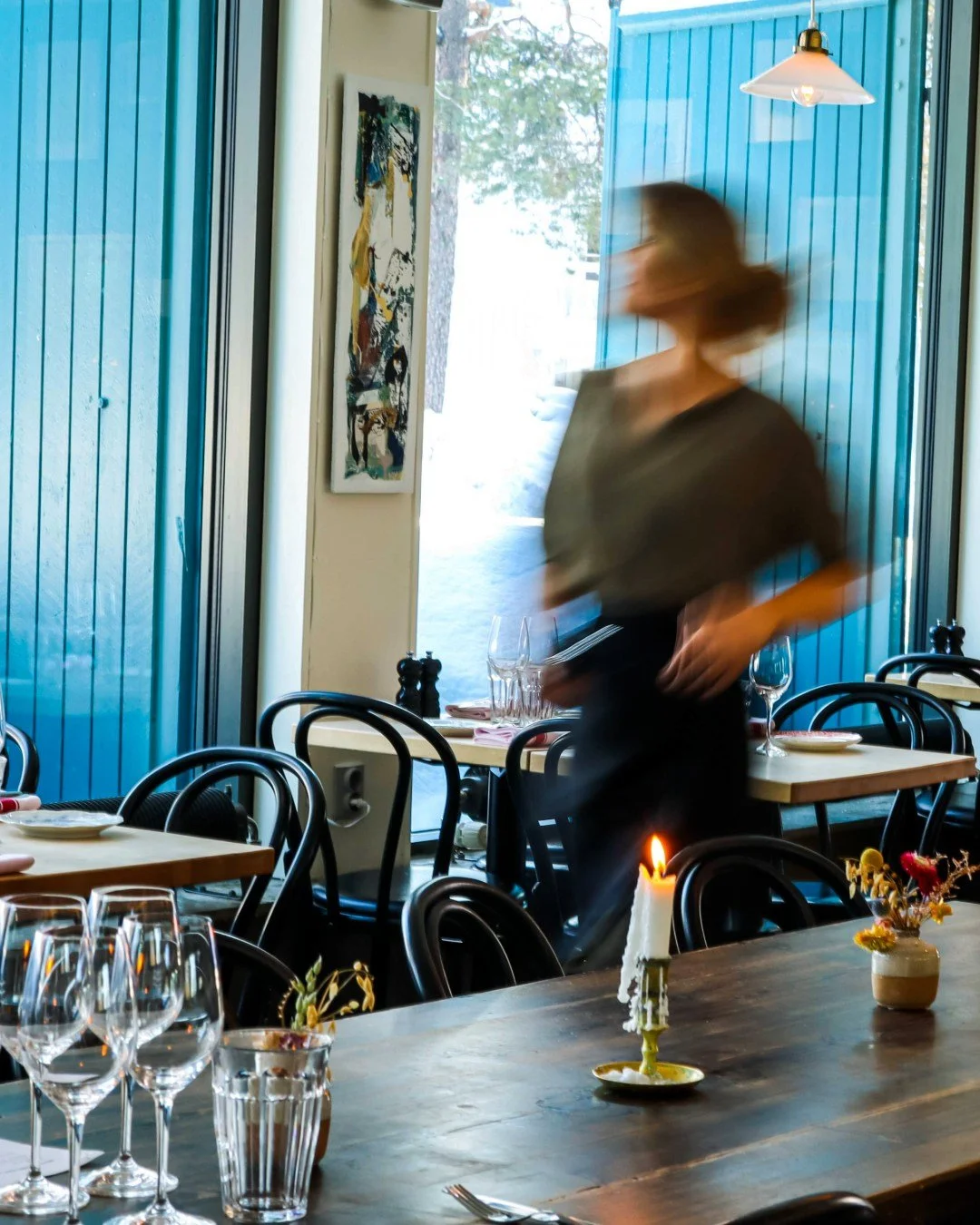 Vad s&auml;gs om att starta helgen p&aring; b&auml;sta s&auml;tt? 

Kom f&ouml;rbi och ta ett glas,  boka in den v&auml;nnen som aldrig s&auml;ger nej till en spontandejt eller unna dig en mysig ensamiddag. 

Hj&auml;rtligt v&auml;lkommen till stans 