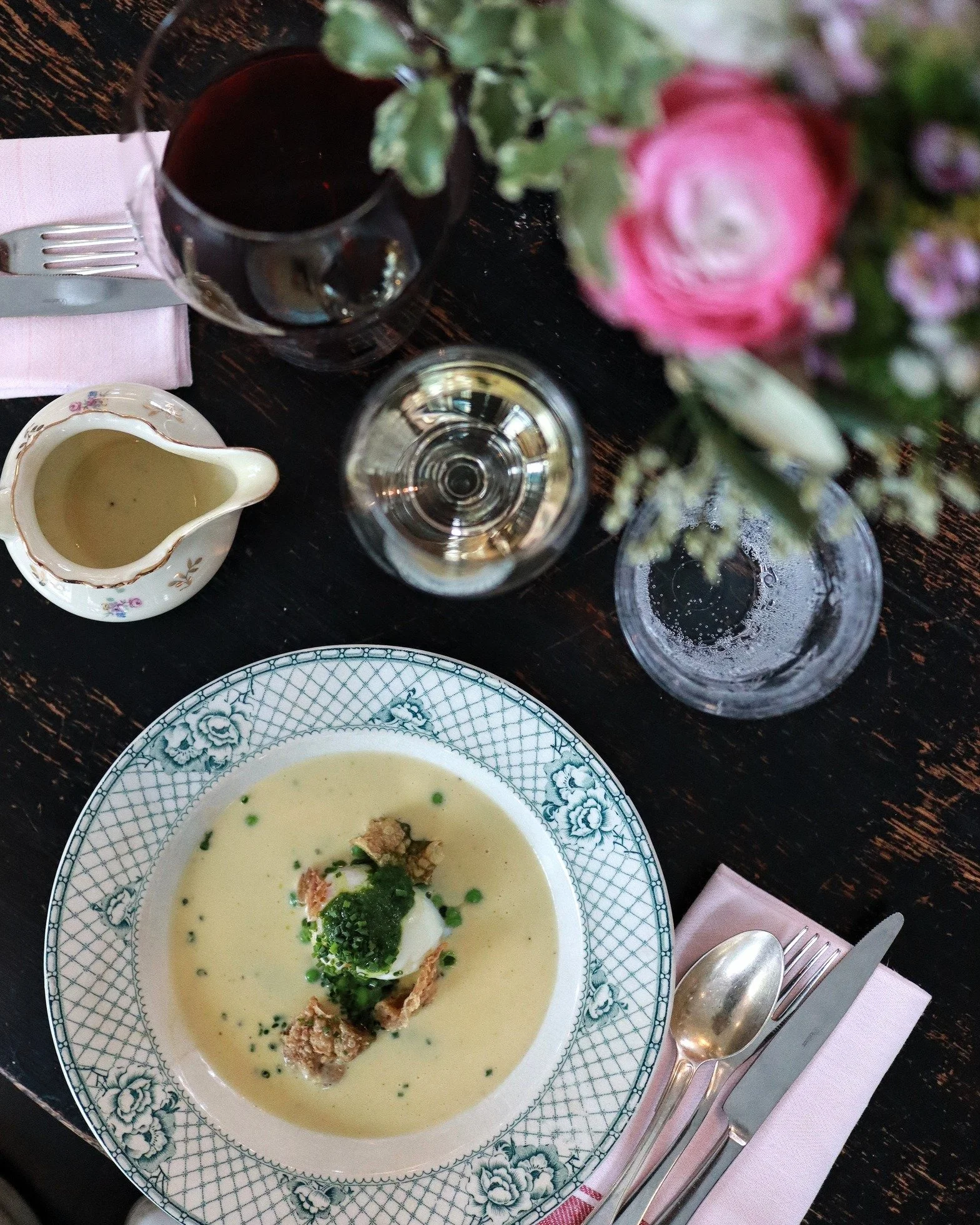 L&Ouml;RDAGSLUNCH DEN 21 MARS

B&ouml;rja helgen hos oss✨

Visste ni? Bistro Le Garage ligger mitt i Umedalens Skulpturpark &mdash; konst, natur och god mat p&aring; samma st&auml;lle.

Om v&auml;dret till&aring;ter, ta en walk in the Umedalens Skulp