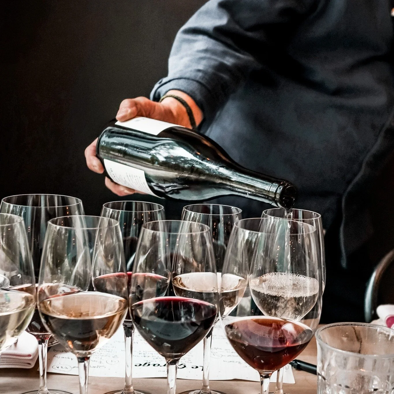 Lite ljusare ute, lite vin och mycket k&auml;nsla!
Opretenti&ouml;sa vinprovningar p&aring; stans b&auml;sta kvarterskrog. 

Tv&aring; tillf&auml;llen kvar under v&aring;ren. 4 olika viner med tillh&ouml;rande tilltugg, 585 kr/person.

Ser ni dryckes