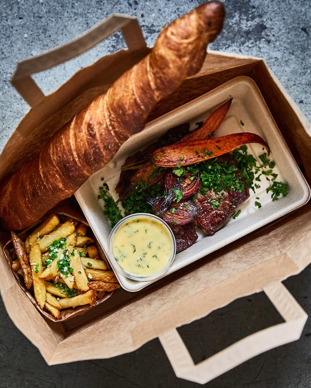 V&aring;ra popul&auml;ra familjel&aring;dor &auml;r en favorit f&ouml;r stora och sm&aring;. 

En l&aring;da inneh&aring;ller m&aring;ltid f&ouml;r 2 vuxna och 2 barn under 12 &aring;r. &Auml;r man en st&ouml;rre familj, g&aring;r det alldeles utm&au