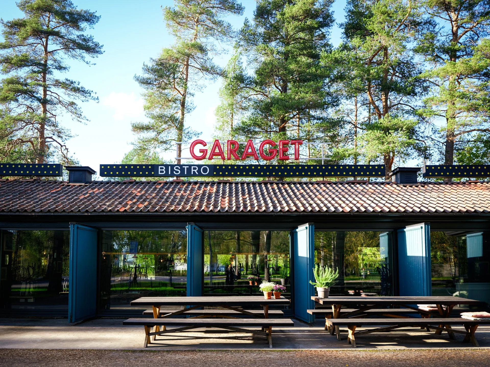 Bistro Le Garage sommar.JPG