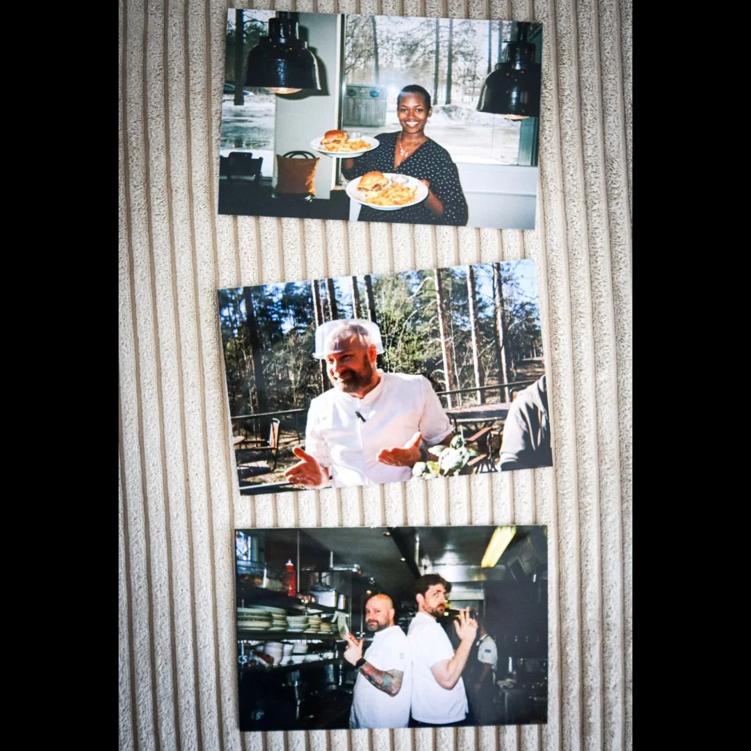 Behind the scenes - special 3/4

Lekfulla och underbara personer som varje dag bidrar till en roligare arbetsplats. 

B&auml;sta personalen helt enkelt 🩷
 
 #restaurang #h&aring;llbarrestaurang #legarage #kvarterskrog #bistrolegarage #bts #personale
