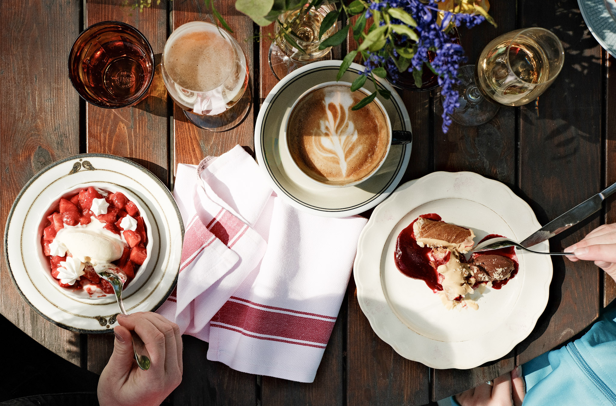 Desserter sommarmeny Bistro le Garage uteservering 2026_ liggande.png