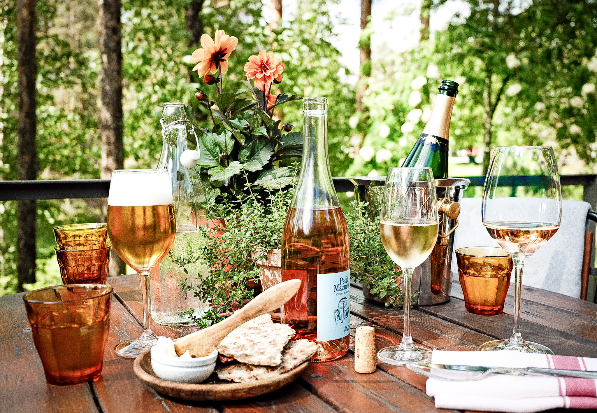 Bistro le garage sommar uteservering - 2026 liten.png