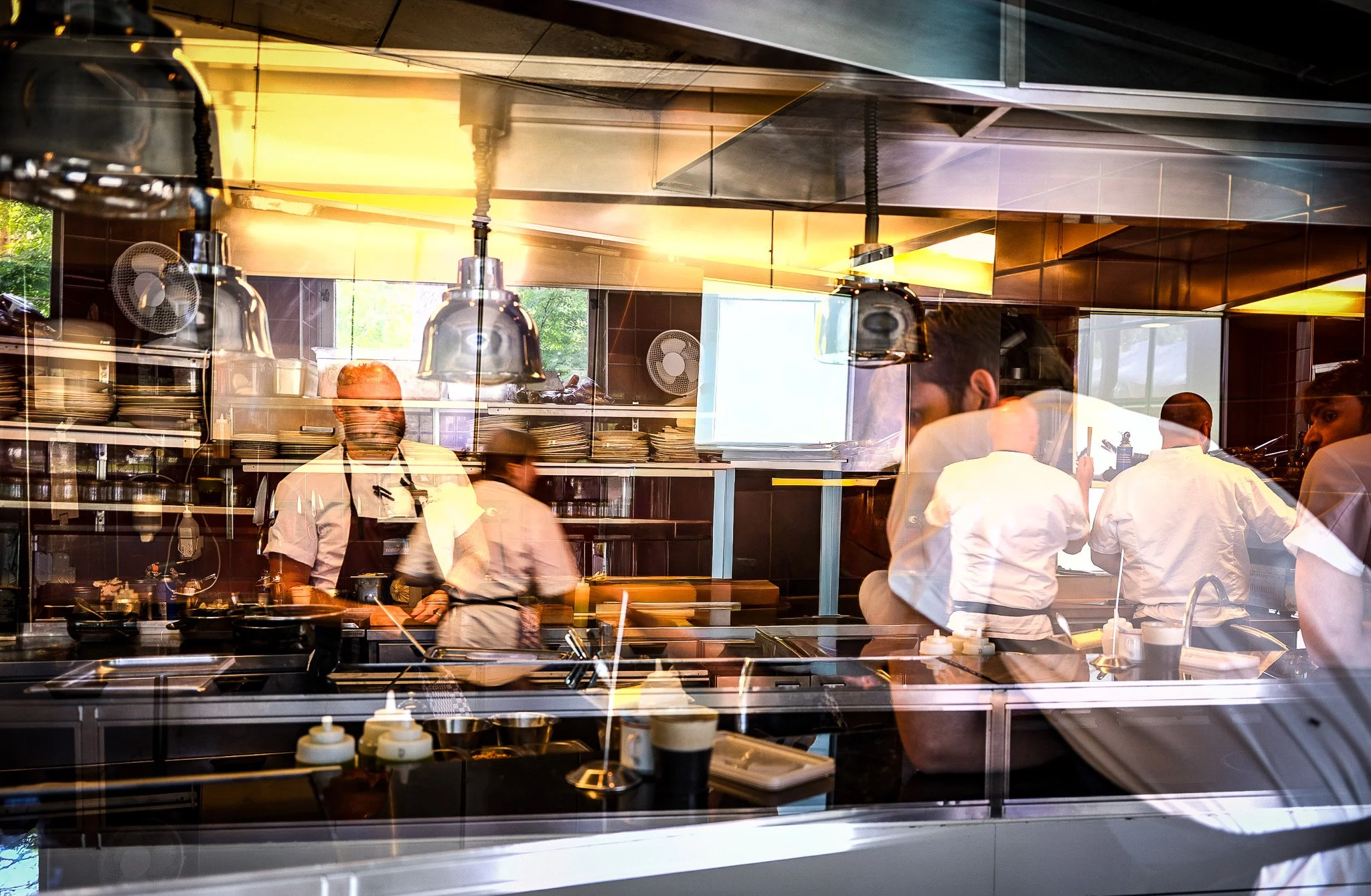 Fullt upp i k&ouml;ket idag! Menyprepp och tisdagslunch p&aring; g&aring;ng!

Imorgon den 26 augusti g&aring;r vi fr&aring;n en omtyckt sommarmeny till en meny tillagad med sensommarens r&aring;varor. 

Se menyer och boka bord h&auml;r: https://bistr