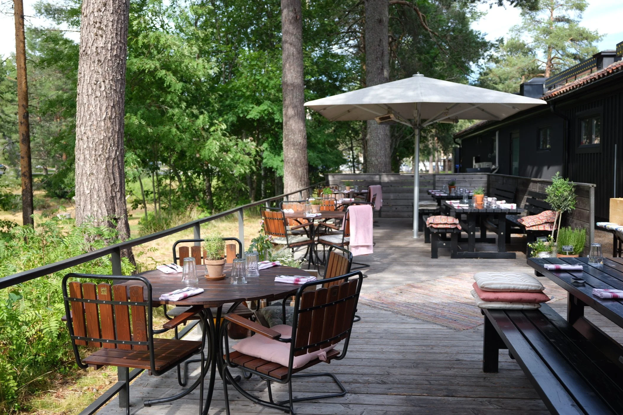 Bistro Le Garage Uteservering restaurang outdoorseating summer open restaurant