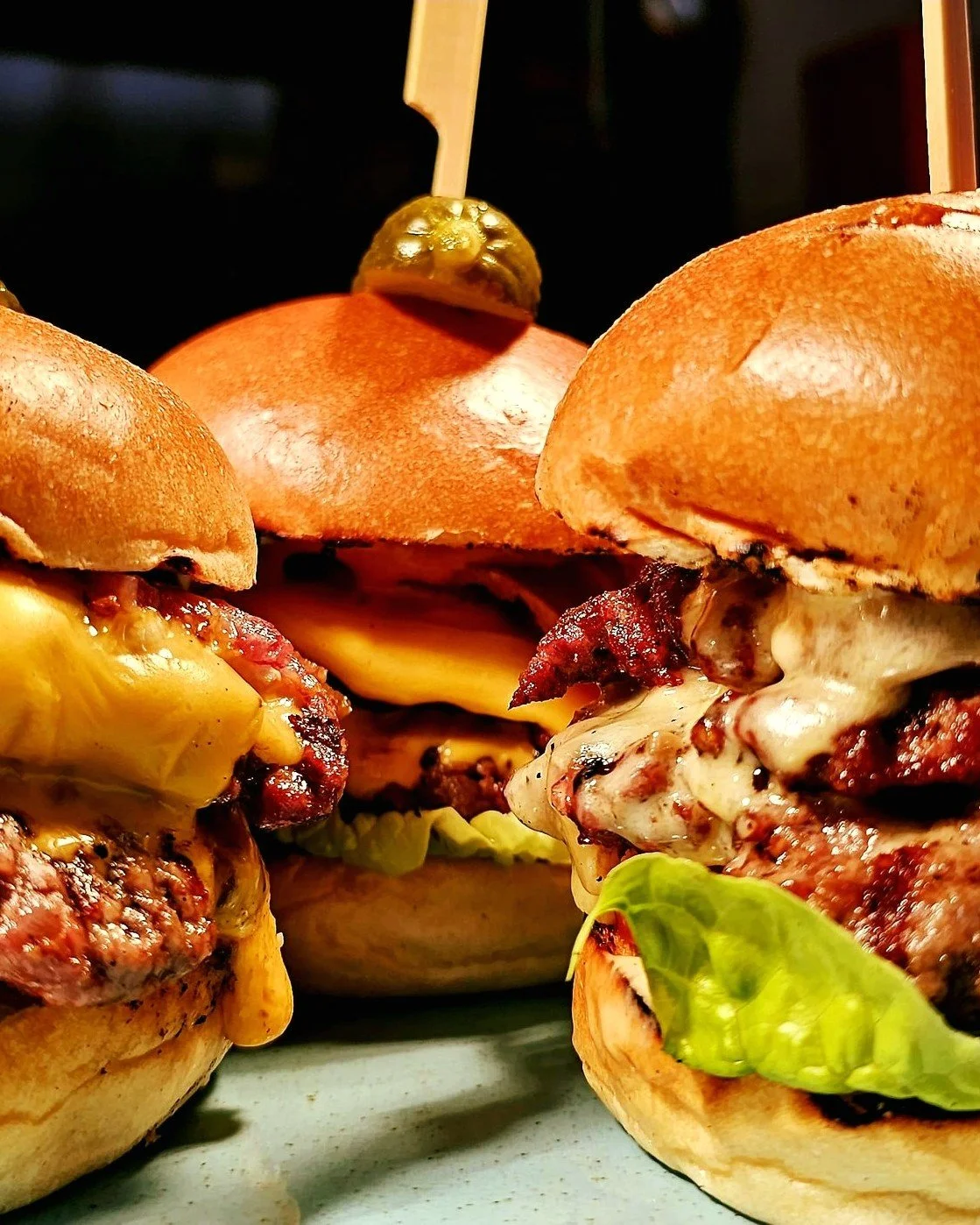 Juicy, flavourful, mouthwatering, cheesy, smoky, crispy, hearty, satisfying, stacked, loaded, gourmet, grilled, charred, seasoned, saucy, melty, thick, handmade, toasted, buttery, crunchy, delicious, meaty, delectable, fresh-made, indulgent, succulen