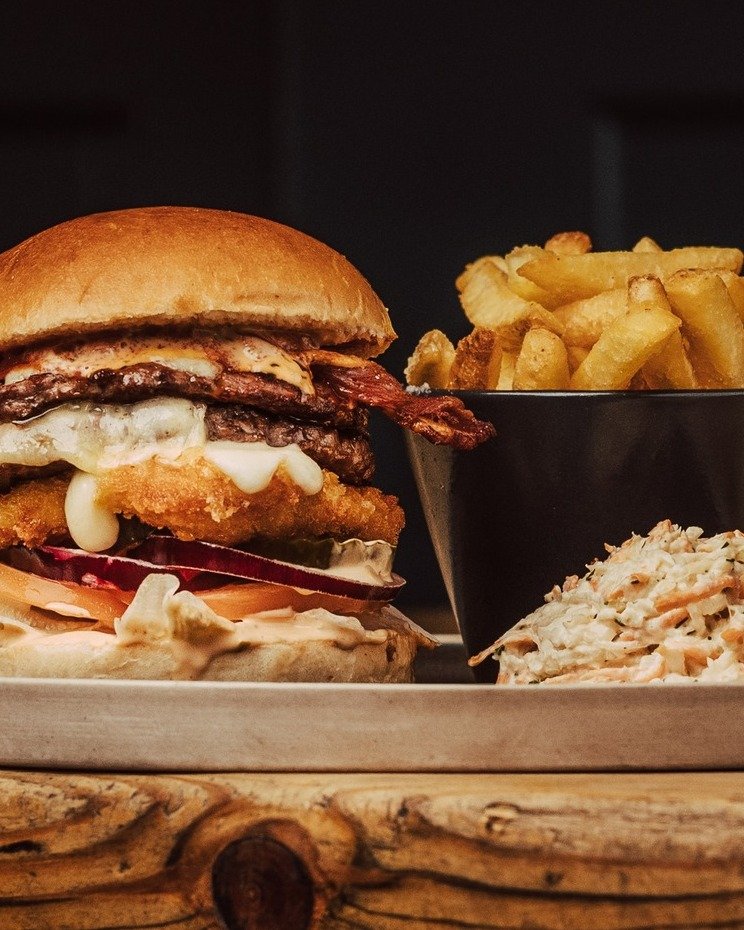 Every Wednesday&hellip; we make sure you're fully fuelled for the quiz with our amazing expanded Burger menu with the quite frankly ridiculous deal of buy-one-get-one-free! 

🍔 BOGOF Burgers from 5.00pm
🍟 Sides 3 for &pound;11 &mdash; perfect for s
