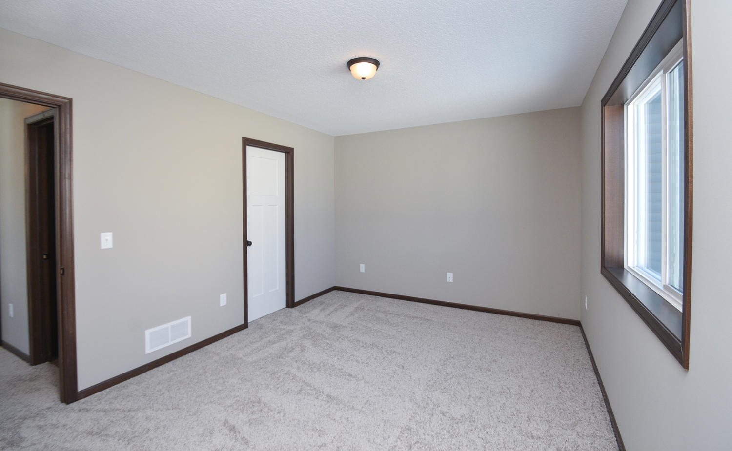 19131 Johnson St NW elk river-large-011-14-Bedroom-1500x925-72dpi.jpg