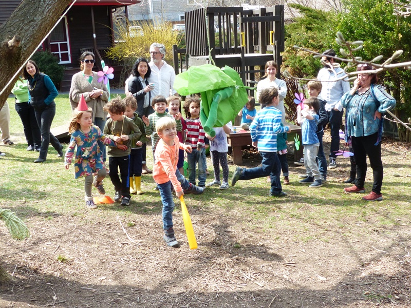 There is a lot of space for parties and picnics on the central lawn. Kids have 3-4 different areas with swings and standing play equipment.