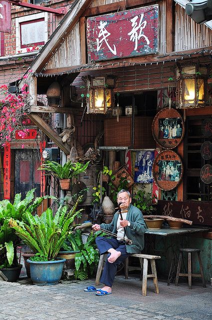 lantern pipe lady.jpg