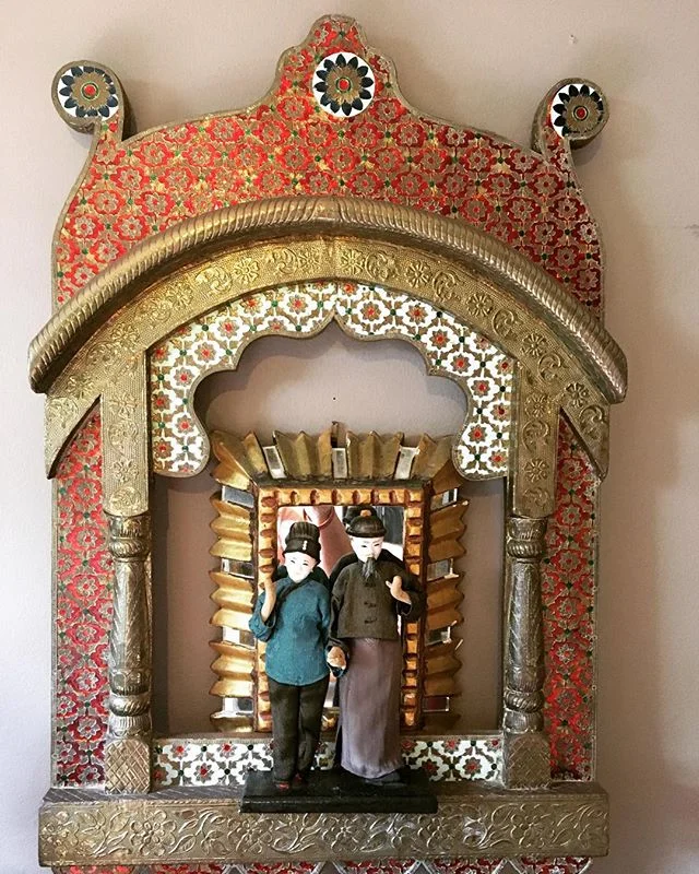 I bought this exquisite hand made mirror frame in India ( naturally 😊) .
It is a very powerful reminder for me to the incredible spirit of creativity that lies within all of us. We may not be creators of beautiful frames, but there is no doubt that 