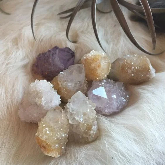 Sprit quartz is a crystal of harmony and alignment. Its essence is perfect for uplifting the spirit and mind.