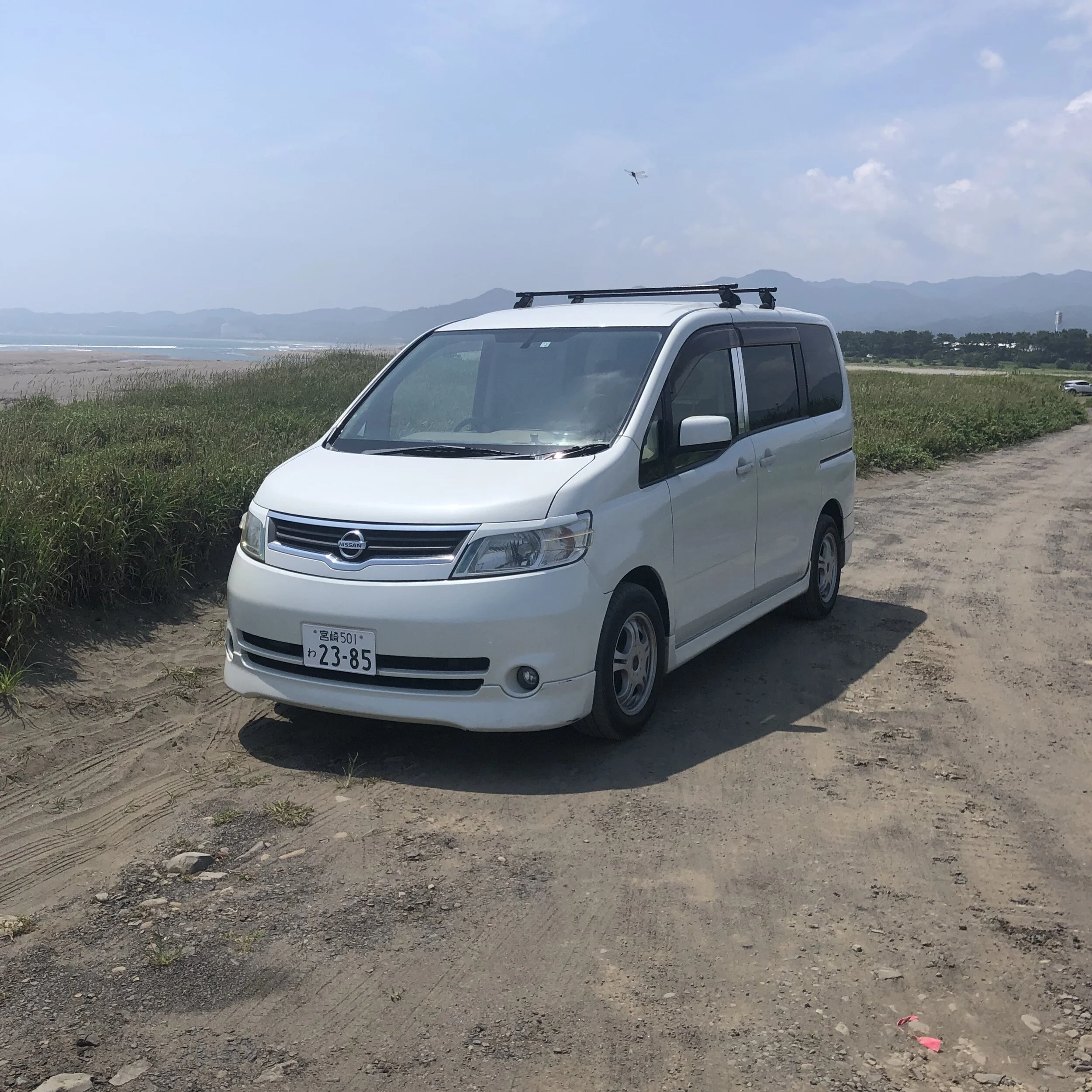 NISSAN セレナ白 u2014 Surfers Rentacar