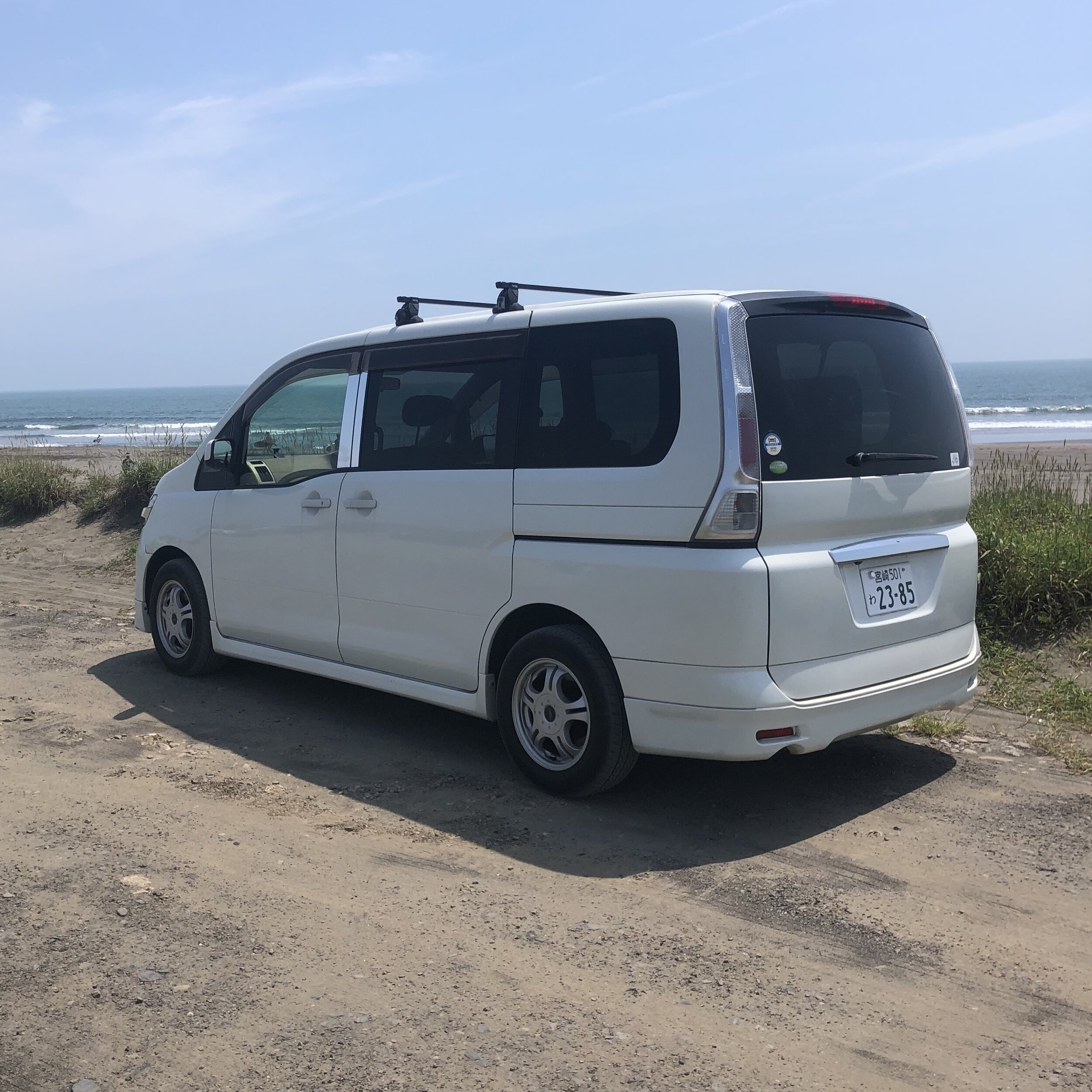 NISSAN セレナ白 u2014 Surfers Rentacar