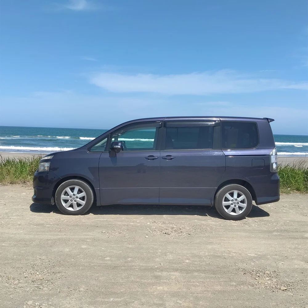 TOYOTA VOXY PURPLE — Surfers Rentacar