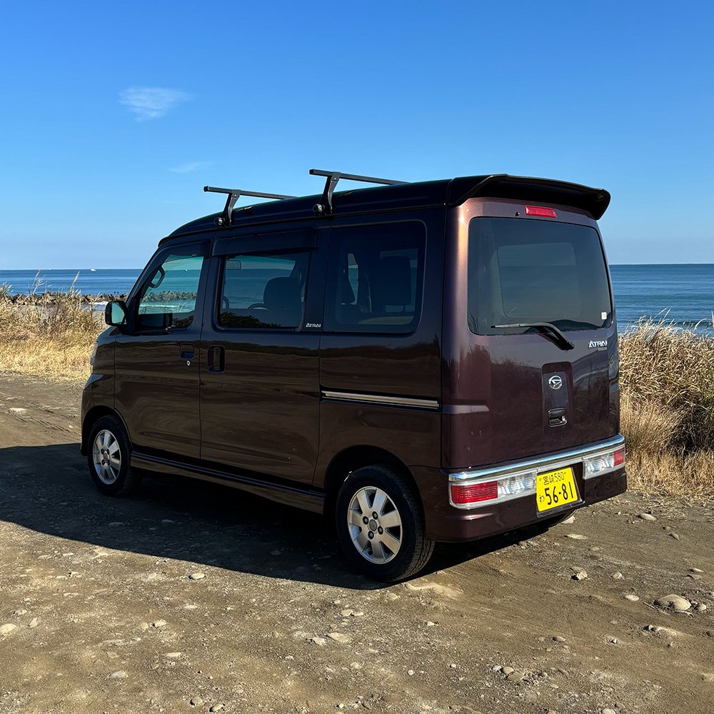 atrai-brown-04.jpg