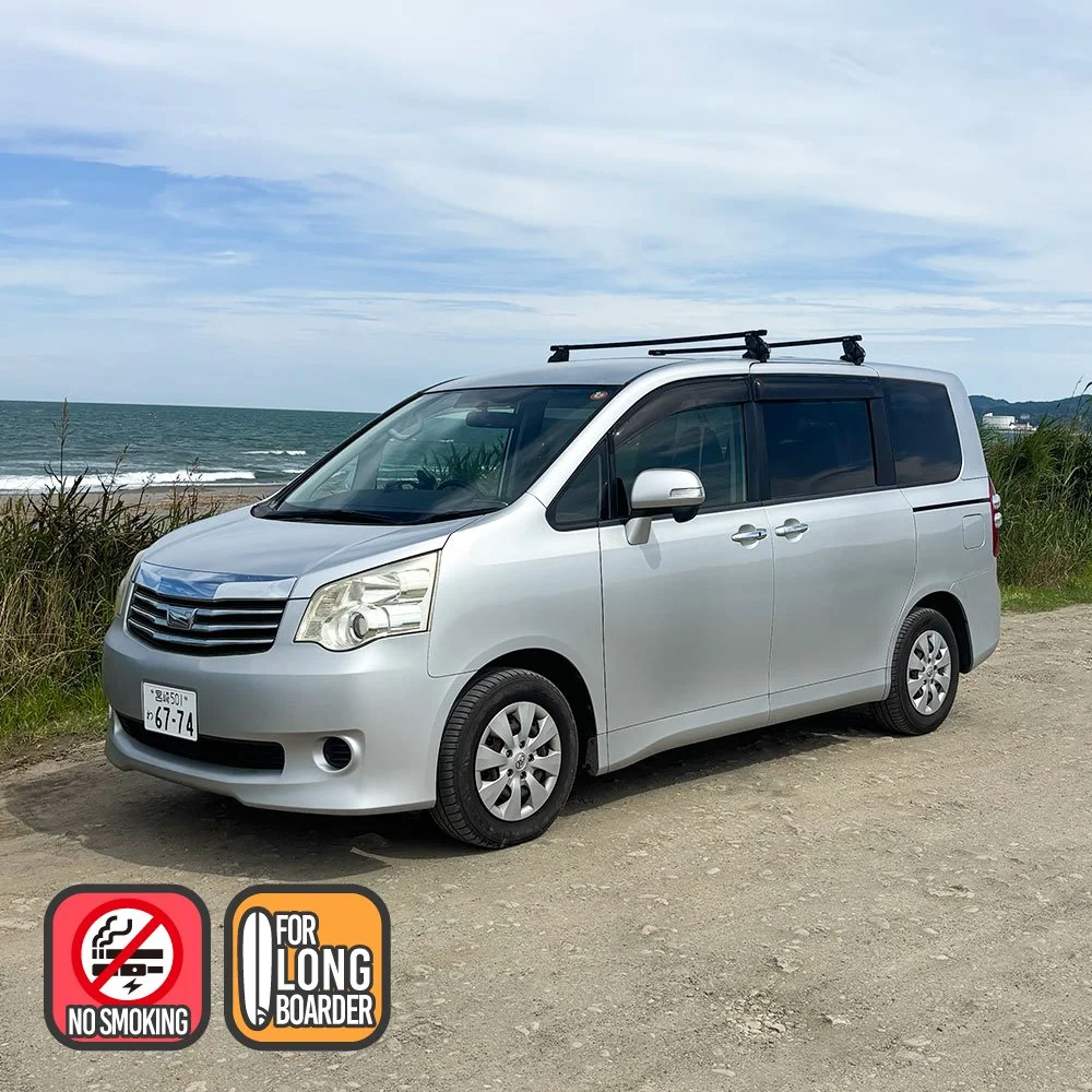 TOYOTA NOAH SILVER