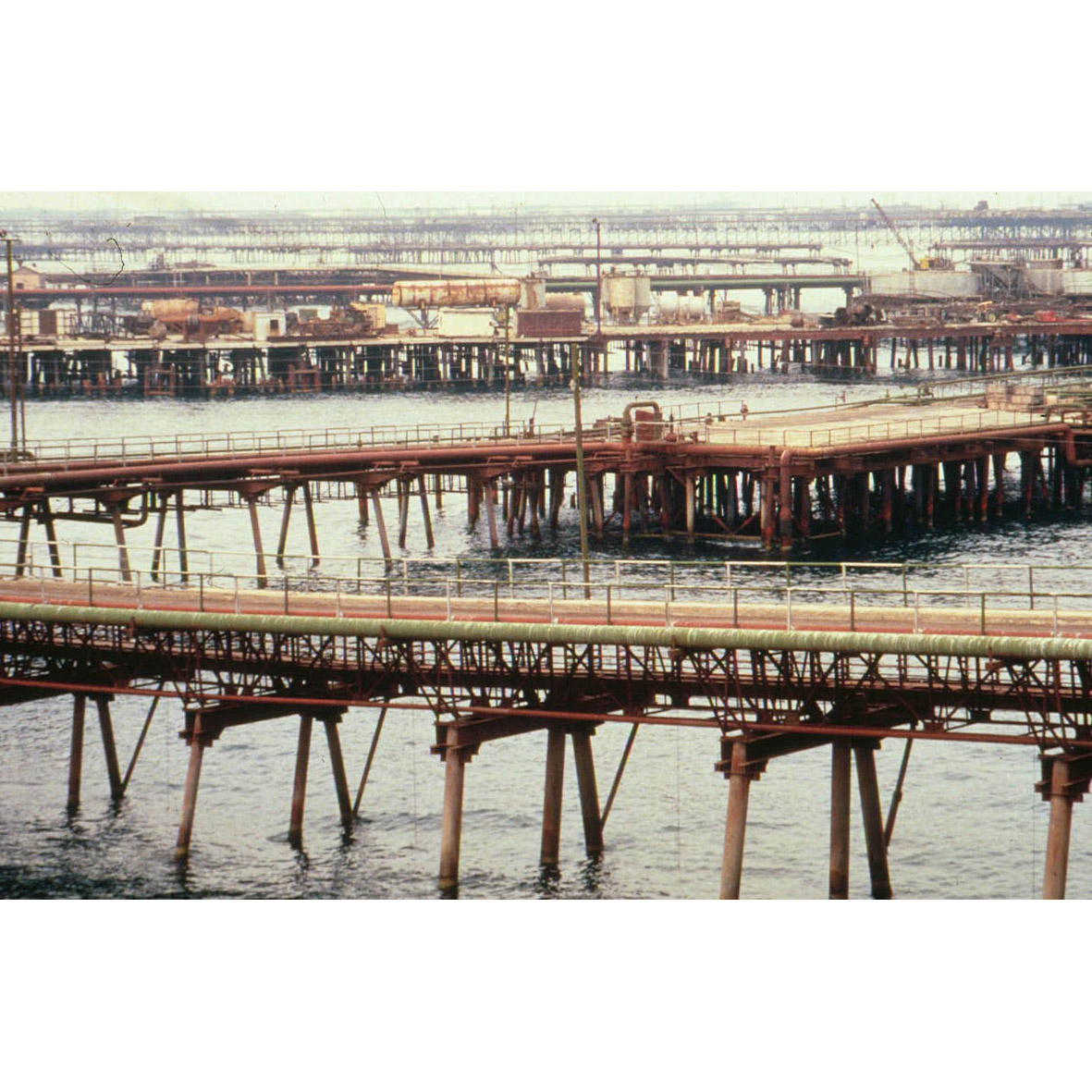 Neft_Bridges.jpg
