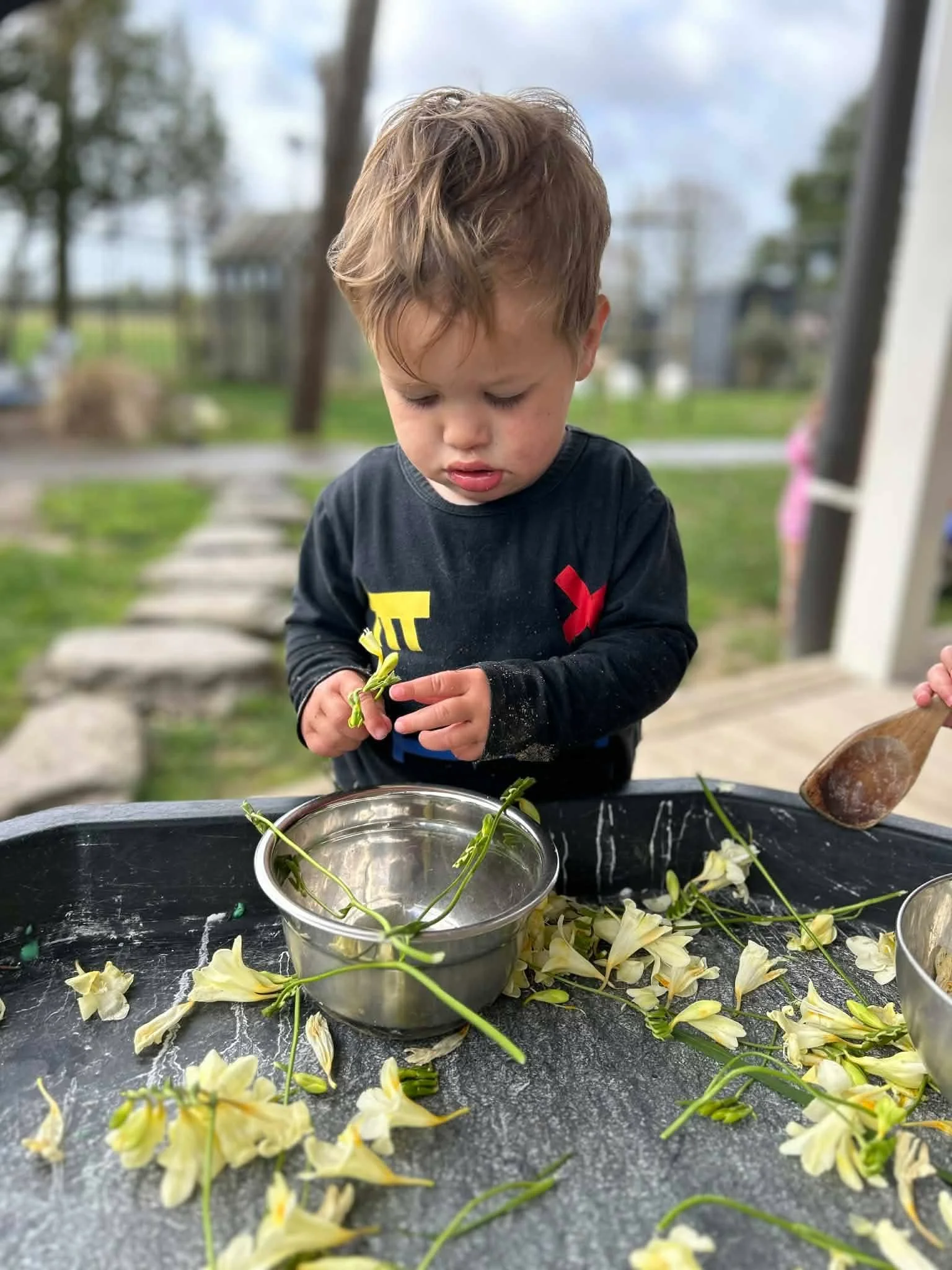 The world tells us that learning starts in the classroom...
However, we see learning happening everywhere! 
Its happening in the garden as our tamariki actively explore and make sense of the world around them.