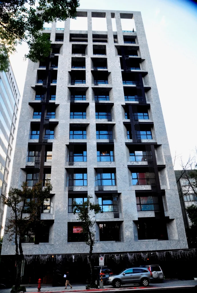 廣宇雋朗