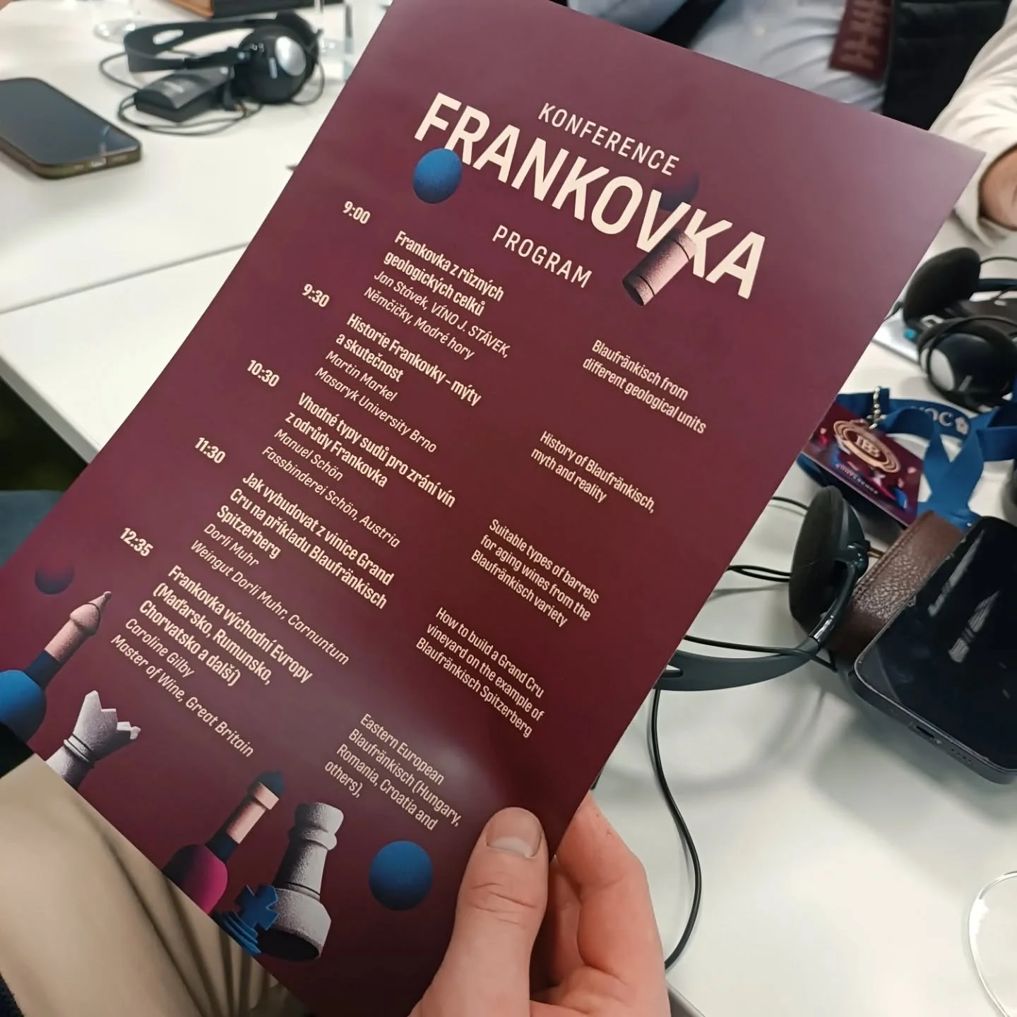 Na dne&scaron;n&iacute; konferenci věnovan&eacute; Frankovce se mluvilo o jej&iacute;m potenci&aacute;lu, budoucnosti, pr&aacute;ci ve vinici i ve sklepě. O tom, kam směřuje a co z n&iacute; můžeme je&scaron;tě dostat.
Frankovka m&aacute; obrovskou s