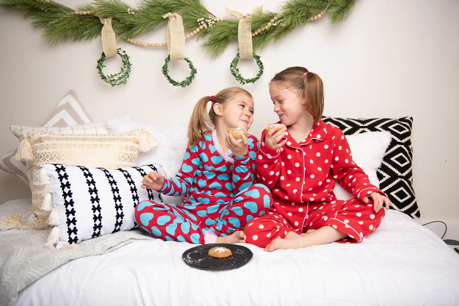 2018-11-21_HolidayMiniPromoMaggieHailey-53-LoRes.jpg