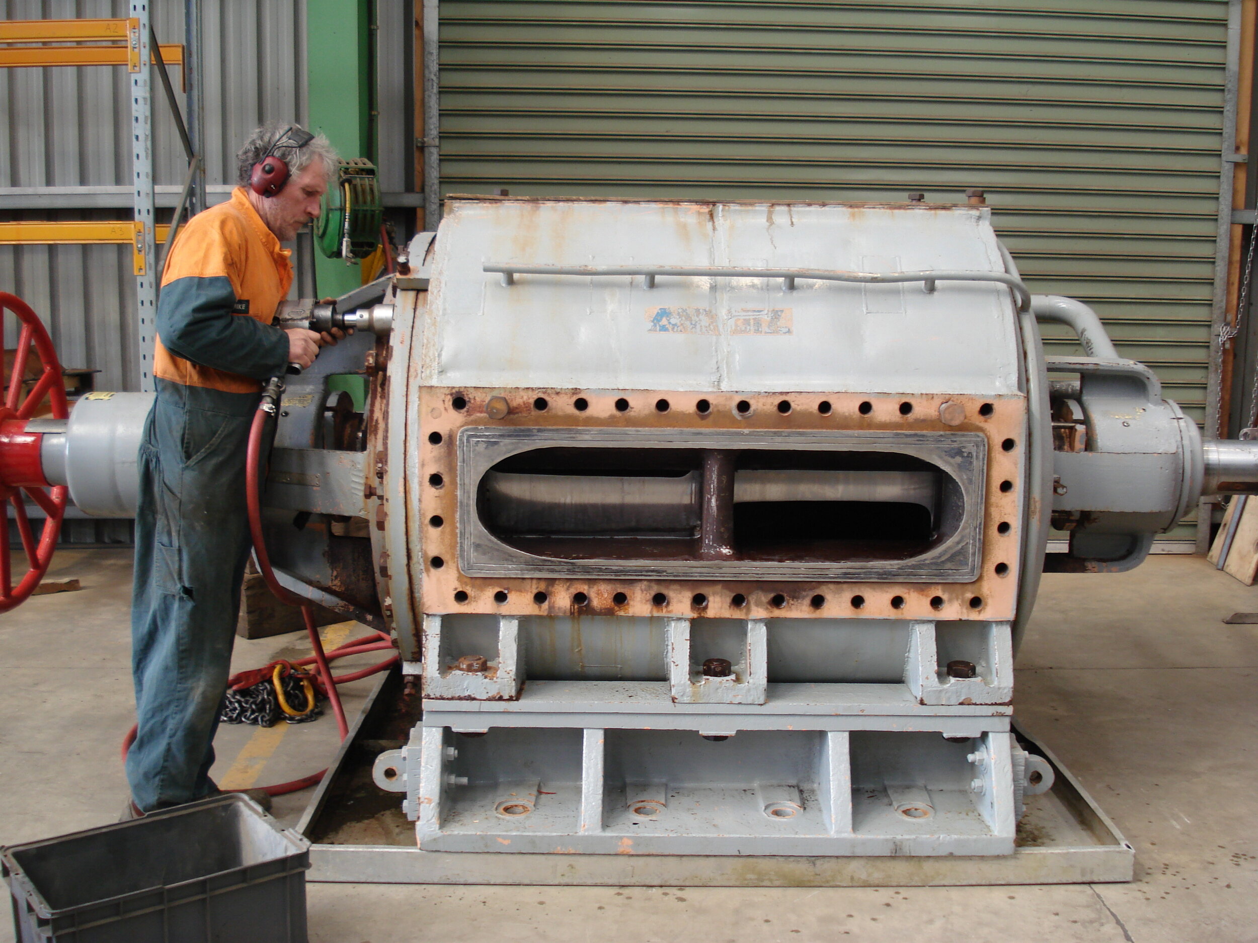   Refurbishment of a high pressure feeder that feeds chip into the digesters for pulp and paper manufacture 