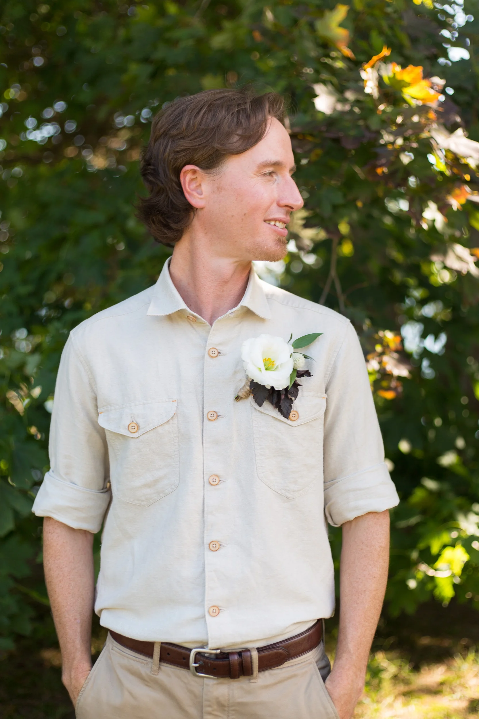 groom-boutonniere-lisianthus.jpg