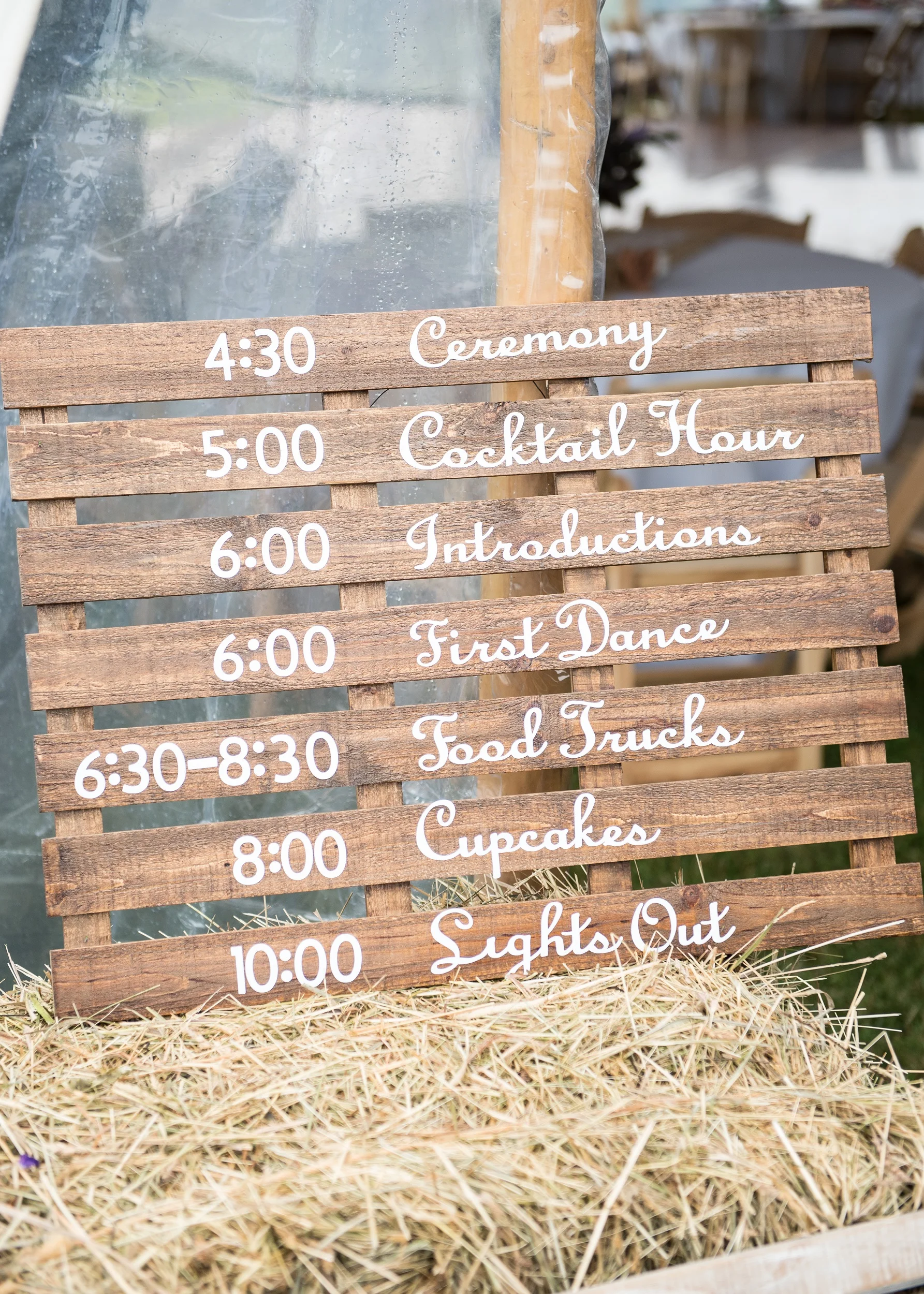 wood-pallet-wedding-timeline-sign.jpg